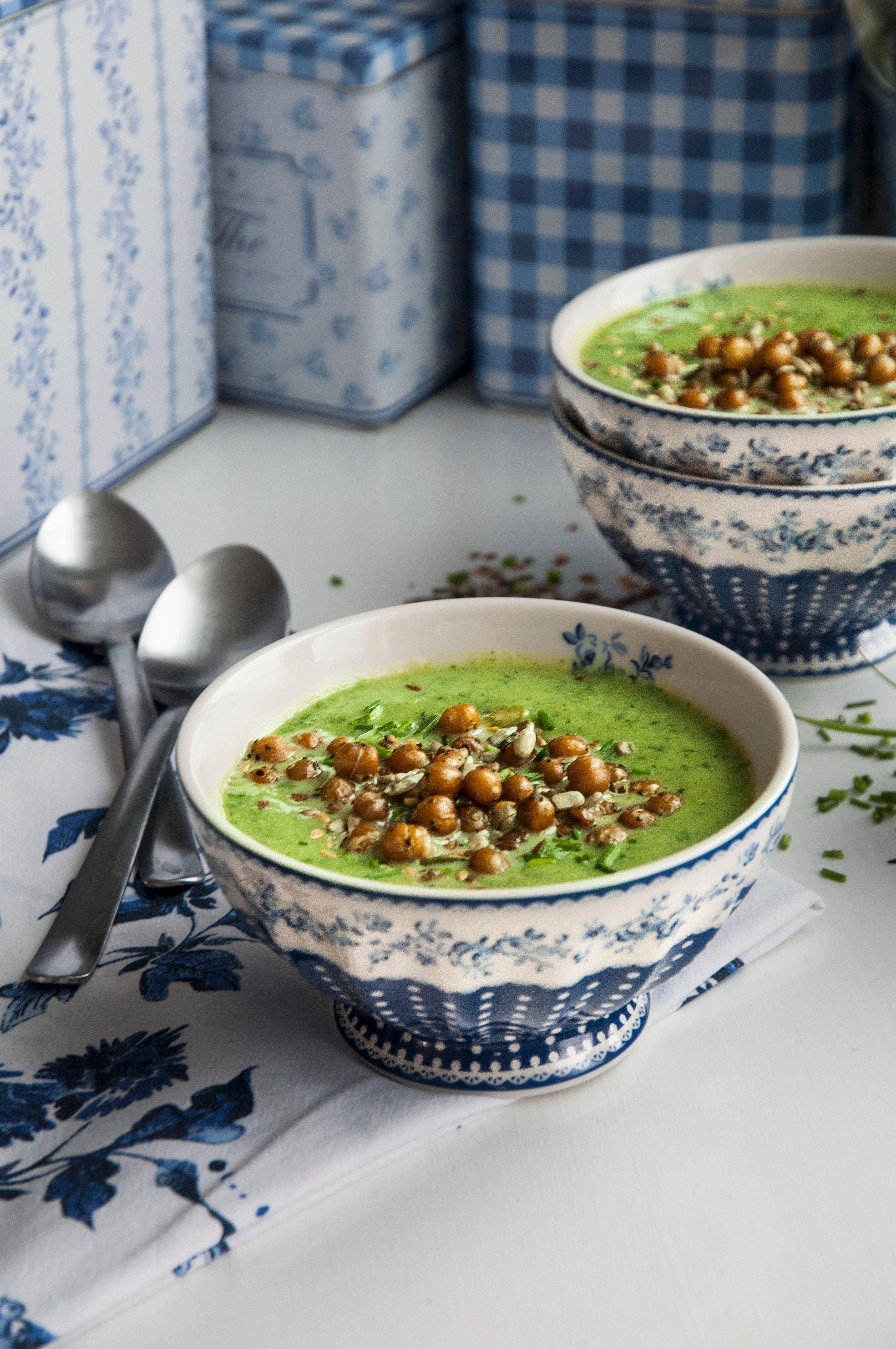 Creamy spinach soup with cumin potatoes, topped with crispy chickpeas and finished with ARLO culinary argan oil
